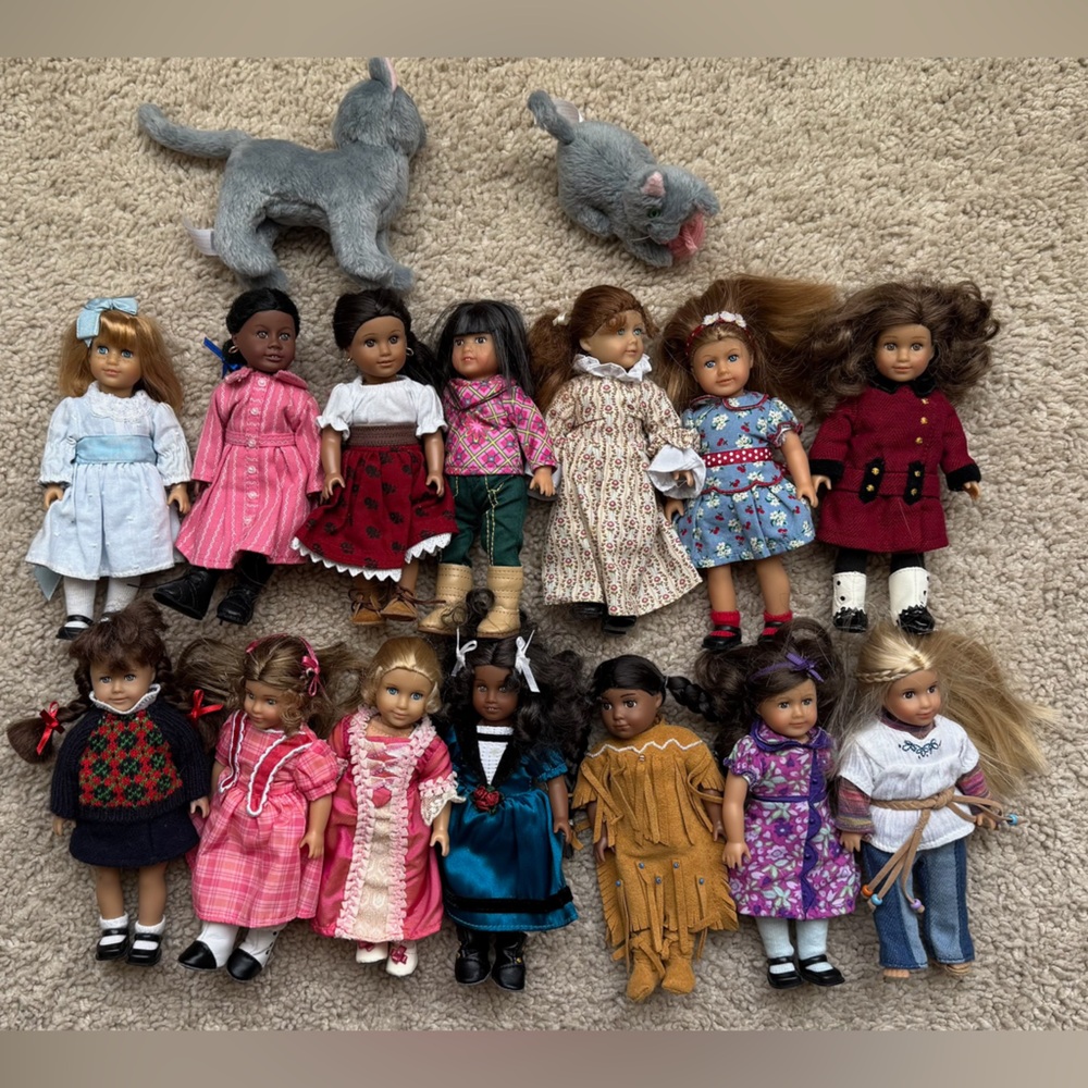 American girl Doll Mini Lot Of 14 Plus Kirsten’s mama cat and kitten.